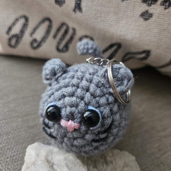 Handmade Crochet Knit Gray Mouse Keychain - Picture 3 of 8